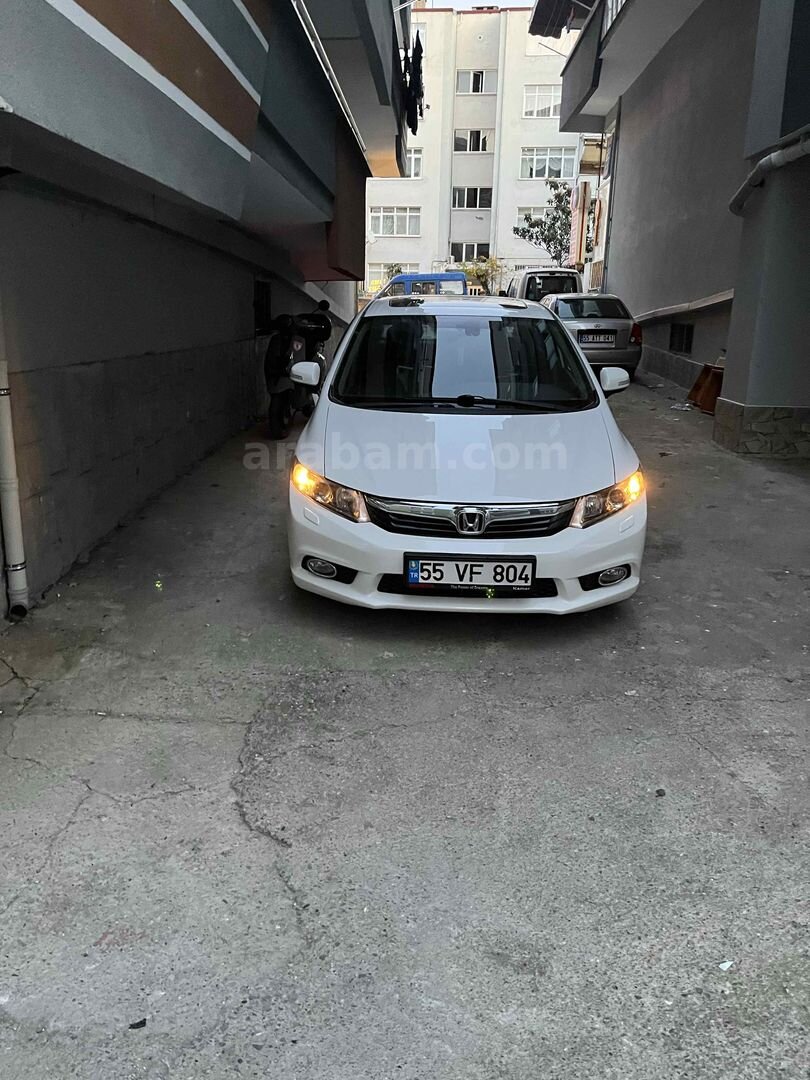 Sahibinden Honda Civic 1.6 Elegance 2013 Model Samsun 109.000 km Beyaz 3