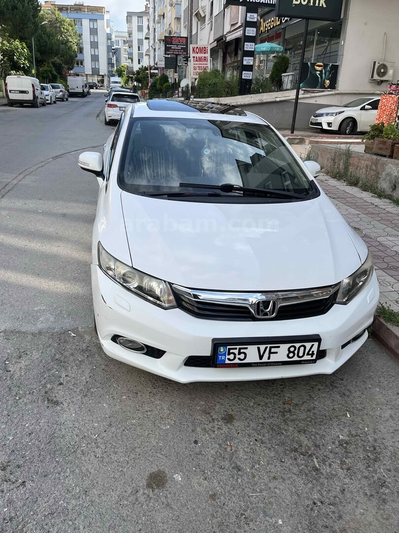 Sahibinden Honda Civic 1.6 Elegance 2013 Model Samsun 109.000 km Beyaz 4