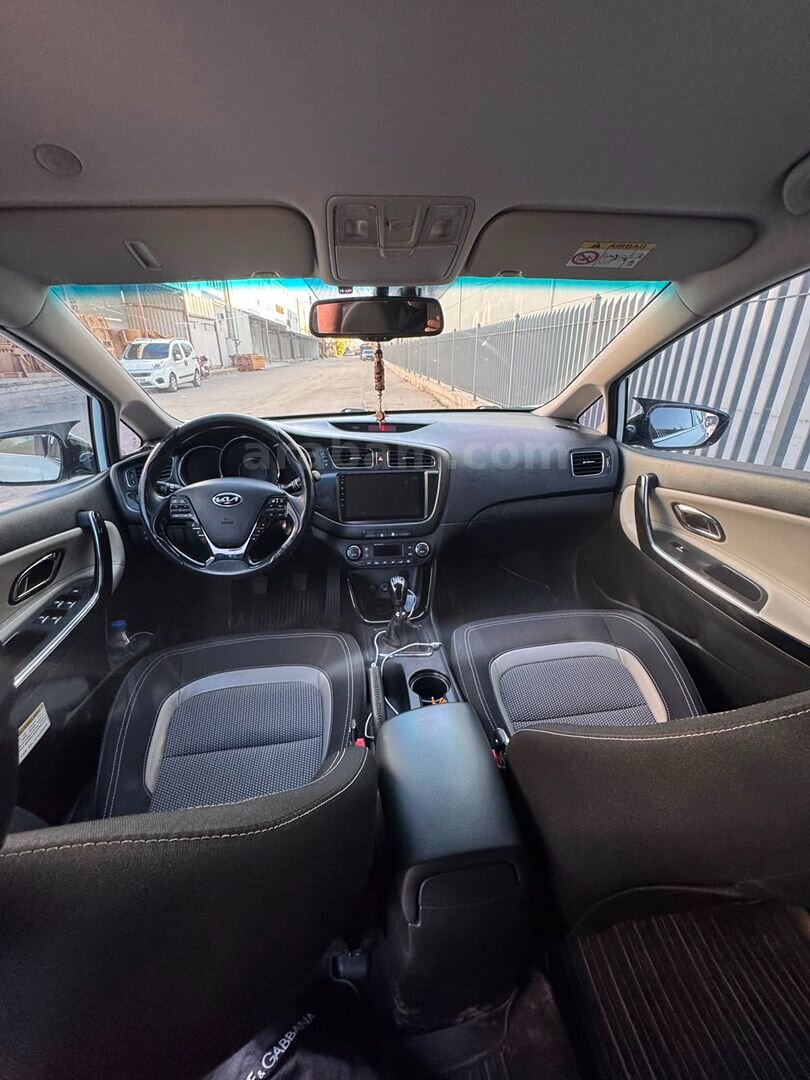 Sahibinden Kia Ceed 1.6 CRDi Concept 2013 Model Bursa 160.000 km Beyaz 5