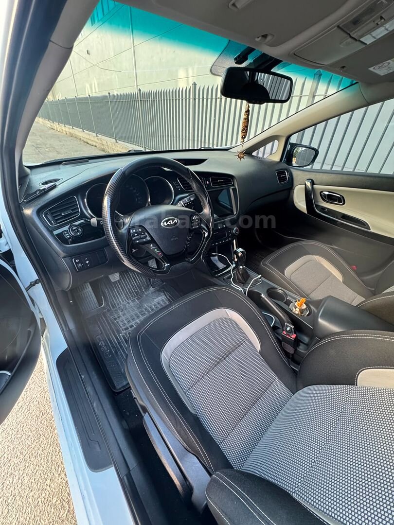 Sahibinden Kia Ceed 1.6 CRDi Concept 2013 Model Bursa 160.000 km Beyaz 4