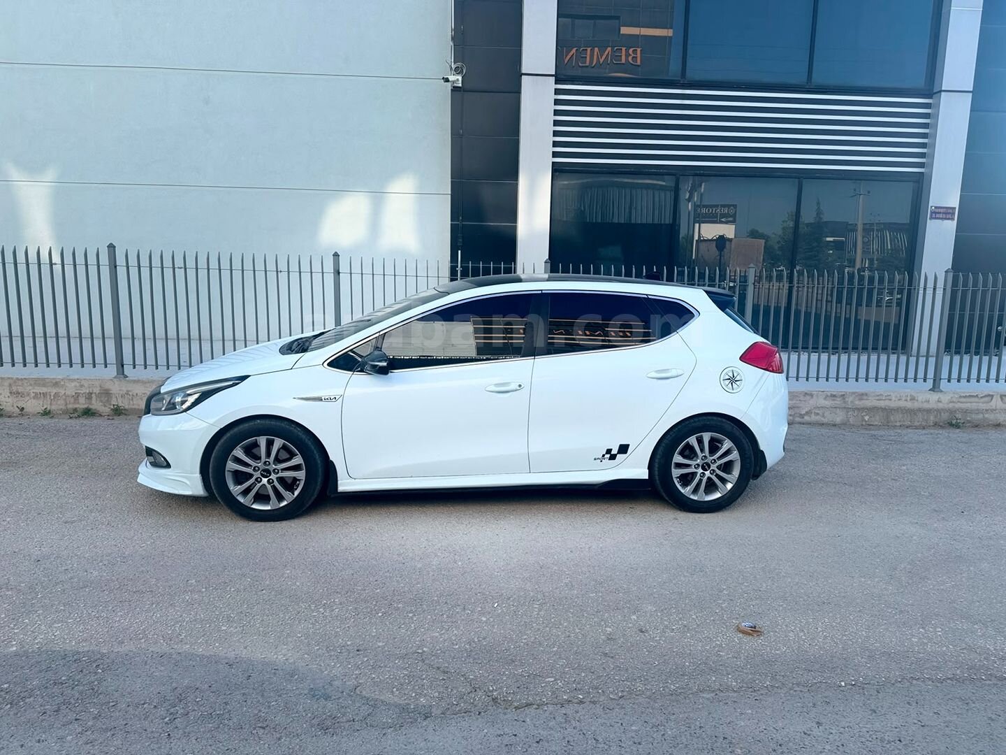 Sahibinden Kia Ceed 1.6 CRDi Concept 2013 Model Bursa 160.000 km Beyaz 3