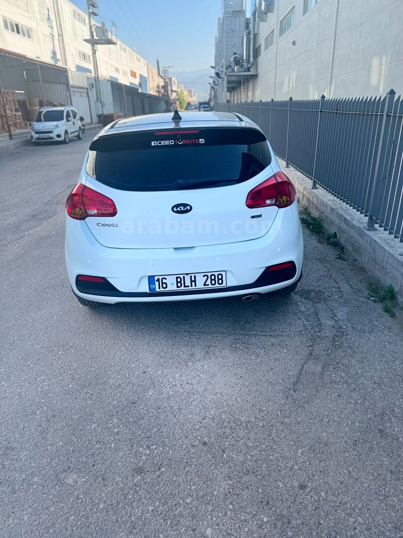 Sahibinden Kia Ceed 1.6 CRDi Concept 2013 Model Bursa 160.000 km Beyaz 2