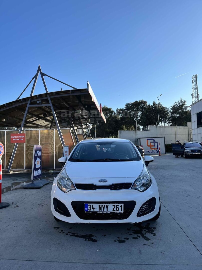 Sahibinden Kia Rio 1.25 CVVT Fancy 2012 Model İstanbul 252.000 km Beyaz 4