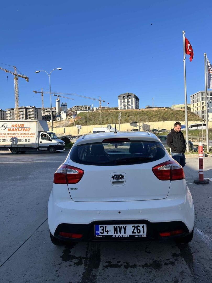 Sahibinden Kia Rio 1.25 CVVT Fancy 2012 Model İstanbul 252.000 km Beyaz 5