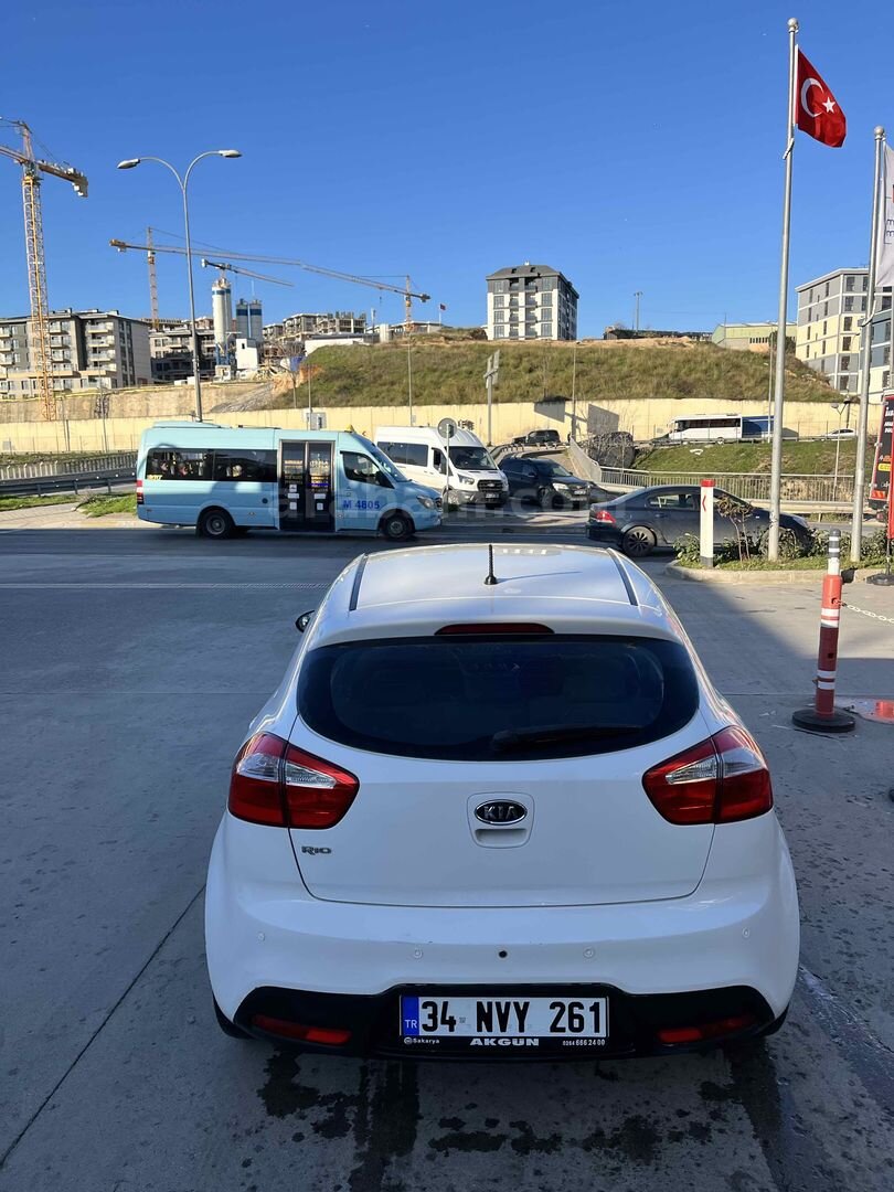 Sahibinden Kia Rio 1.25 CVVT Fancy 2012 Model İstanbul 252.000 km Beyaz 2
