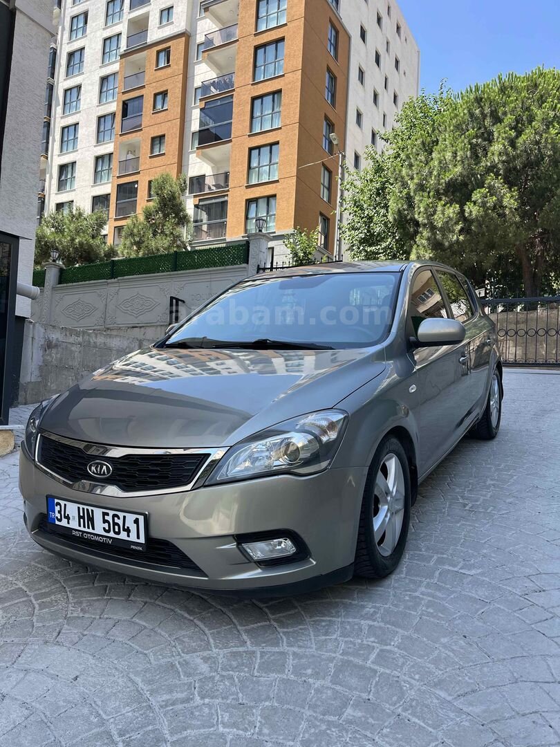Sahibinden Kia Ceed 1.6 CRDi Motion 2012 Model İstanbul 159.000 km Bej 2