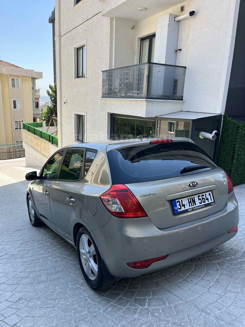 Sahibinden Kia Ceed 1.6 CRDi Motion 2012 Model İstanbul 159.000 km Bej 6