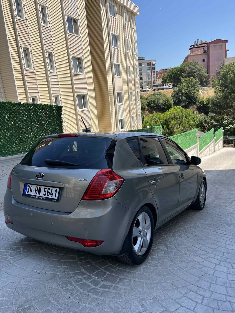 Sahibinden Kia Ceed 1.6 CRDi Motion 2012 Model İstanbul 159.000 km Bej 5
