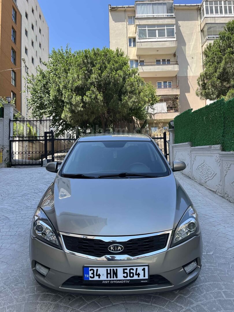 Sahibinden Kia Ceed 1.6 CRDi Motion 2012 Model İstanbul 159.000 km Bej 3