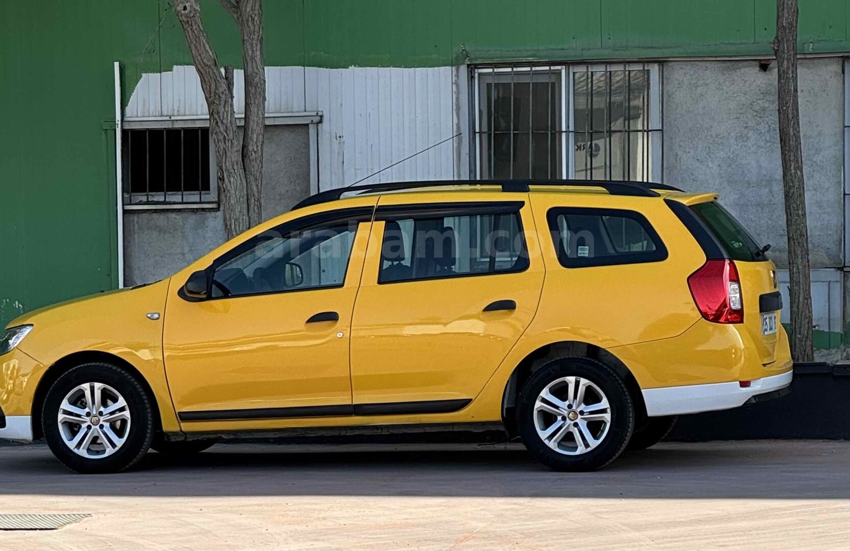 Sahibinden Dacia Logan 1.5 dCi MCV Ambiance 2018 Model İzmir 574.000 km Sarı 5
