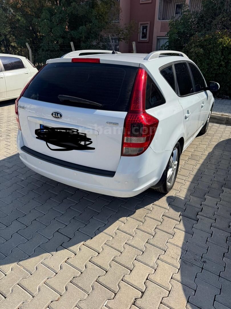 Sahibinden Kia Ceed 1.6 CRDi Motion SW 2011 Model Diyarbakır 208.500 km Beyaz 7