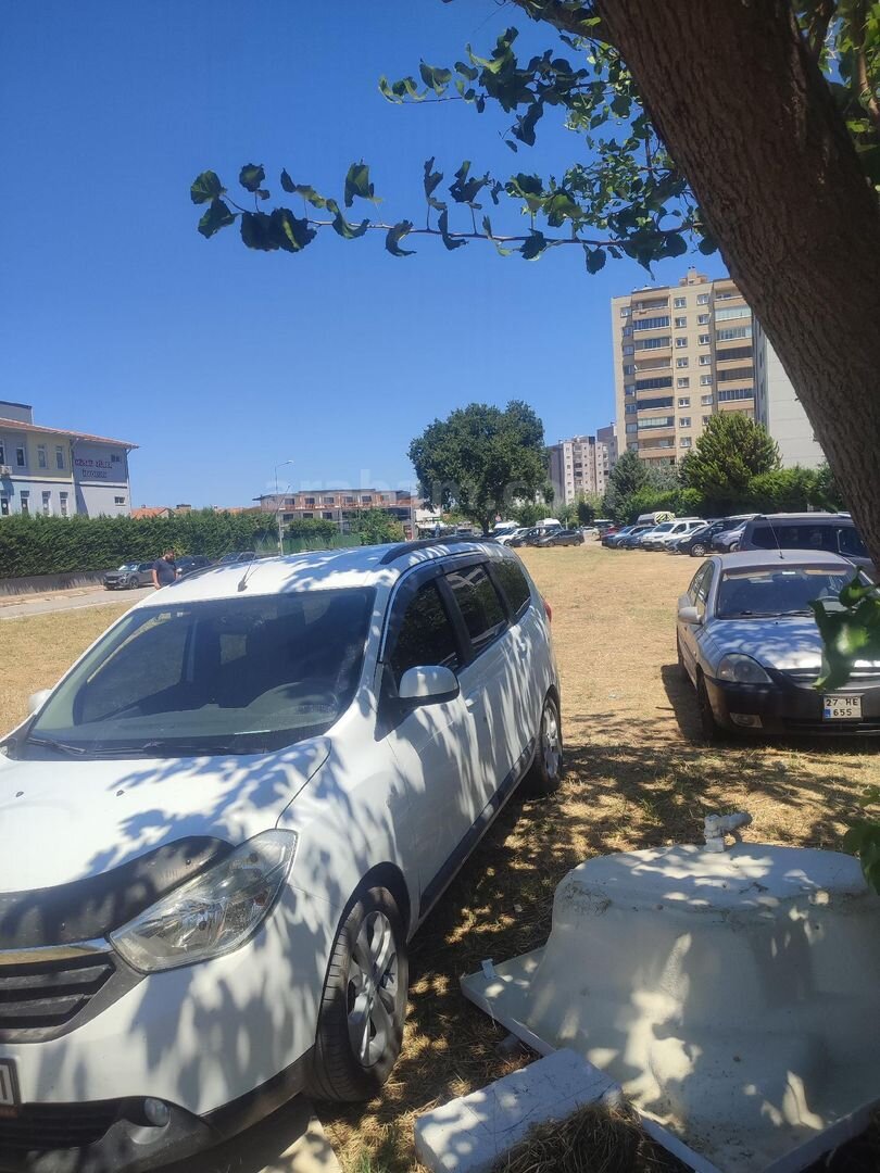 Sahibinden Dacia Lodgy 1.5 dCi Laureate 2015 Model Bursa 160.000 km Beyaz 3