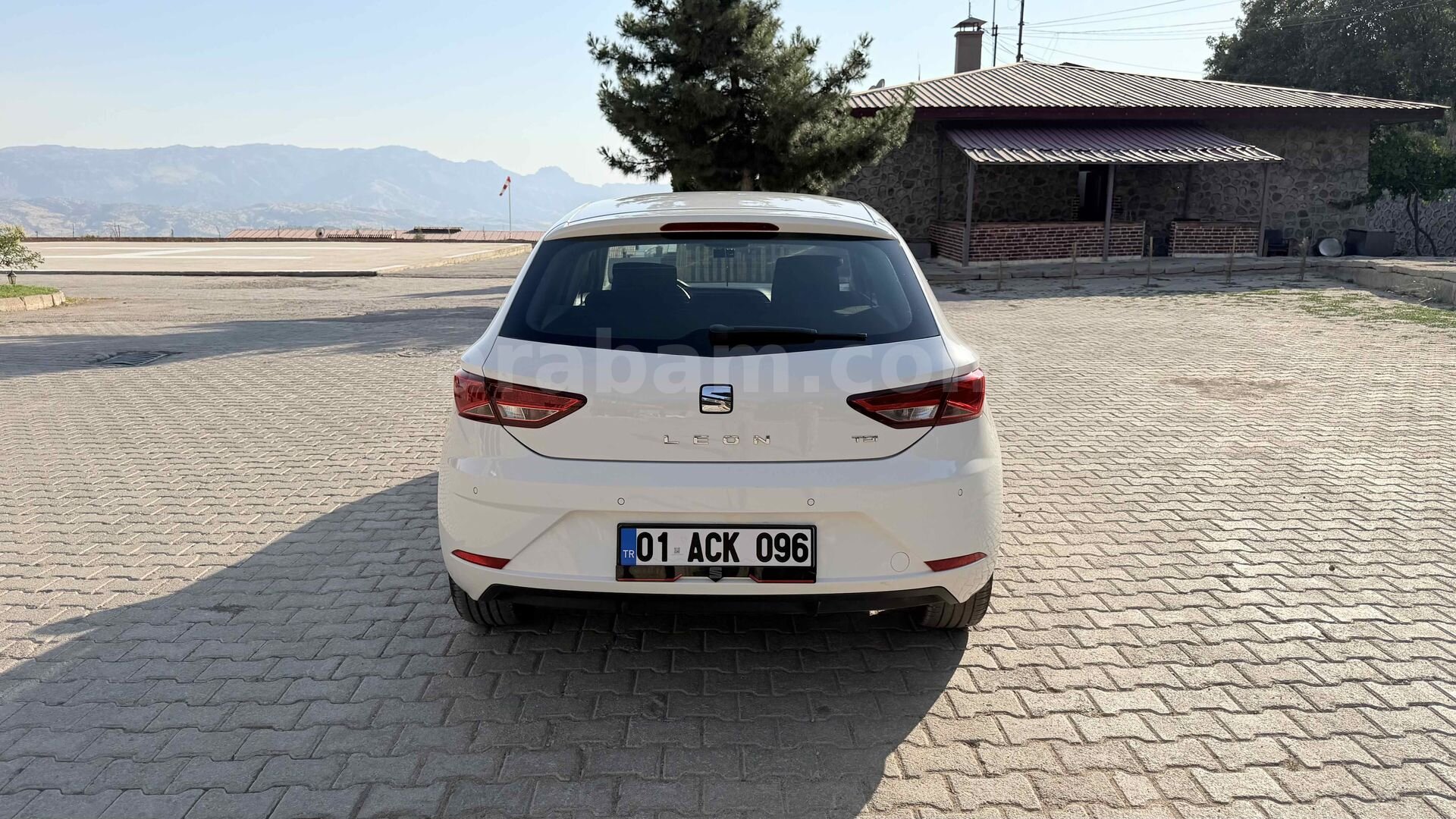 Sahibinden Seat Leon 1.6 TDI Style 2017 Model Şırnak 197.000 km Beyaz 4