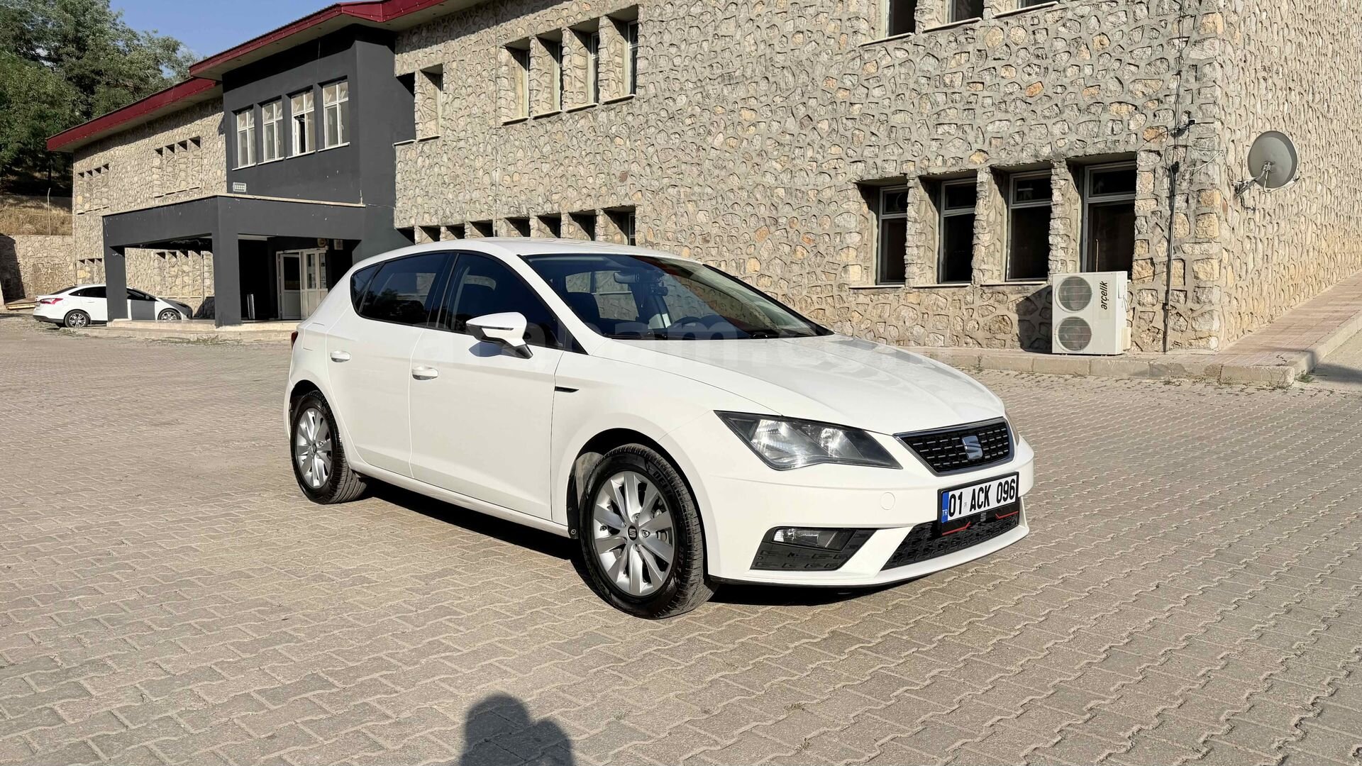 Sahibinden Seat Leon 1.6 TDI Style 2017 Model Şırnak 197.000 km Beyaz 7