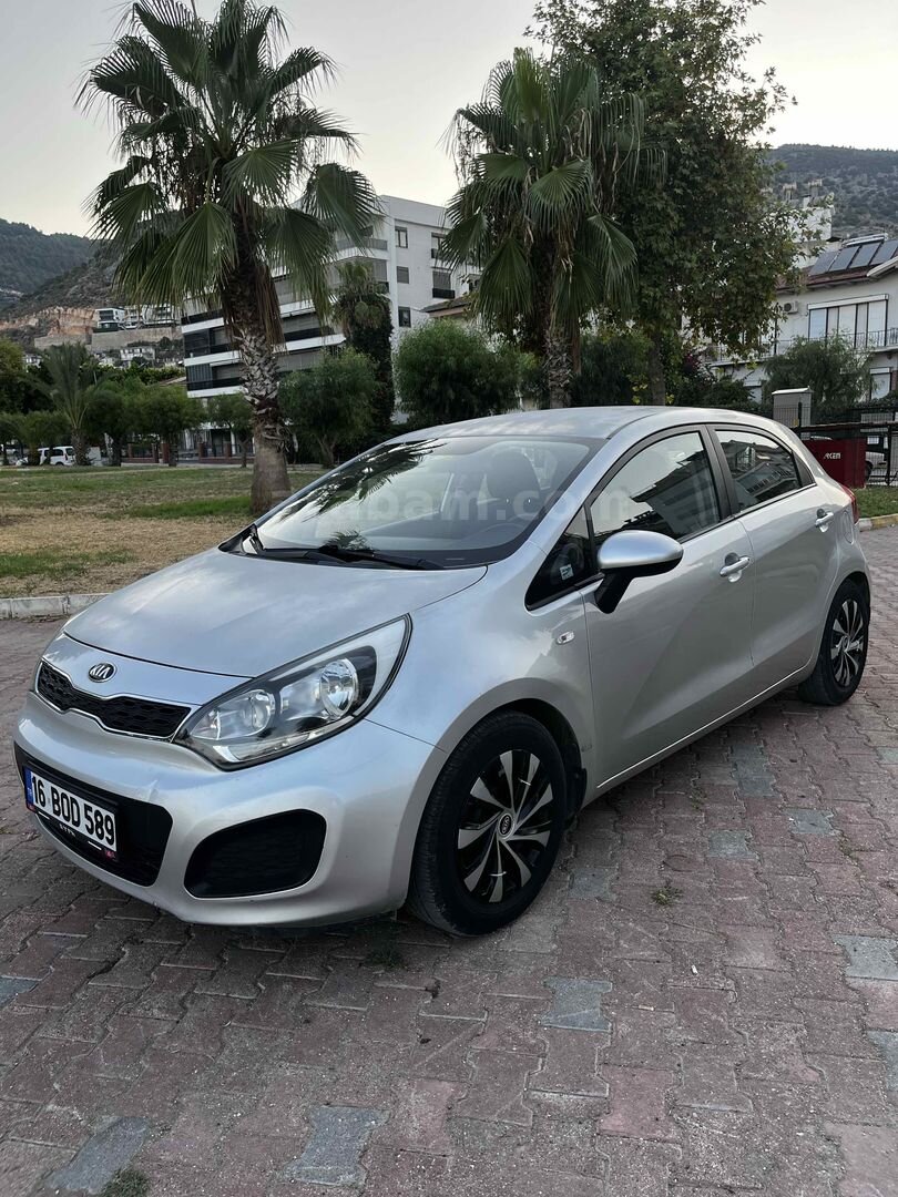 Sahibinden Kia Rio 1.25 CVVT Fancy 2013 Model Antalya 189.000 km Gri 5
