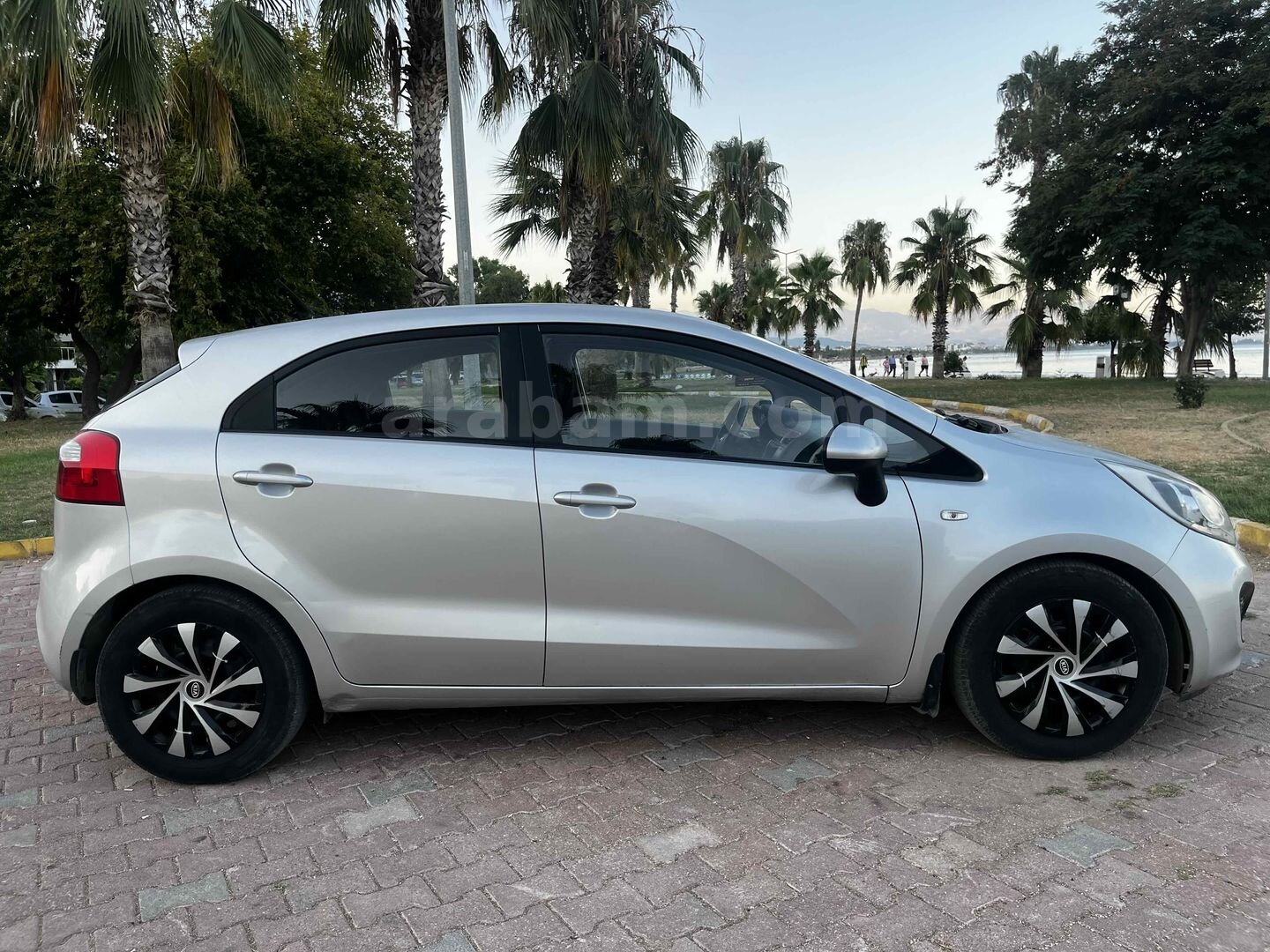 Sahibinden Kia Rio 1.25 CVVT Fancy 2013 Model Antalya 189.000 km Gri 3