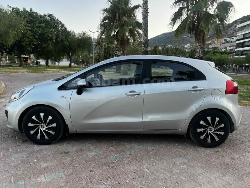 Sahibinden Kia Rio 1.25 CVVT Fancy 2013 Model Antalya 189.000 km Gri
