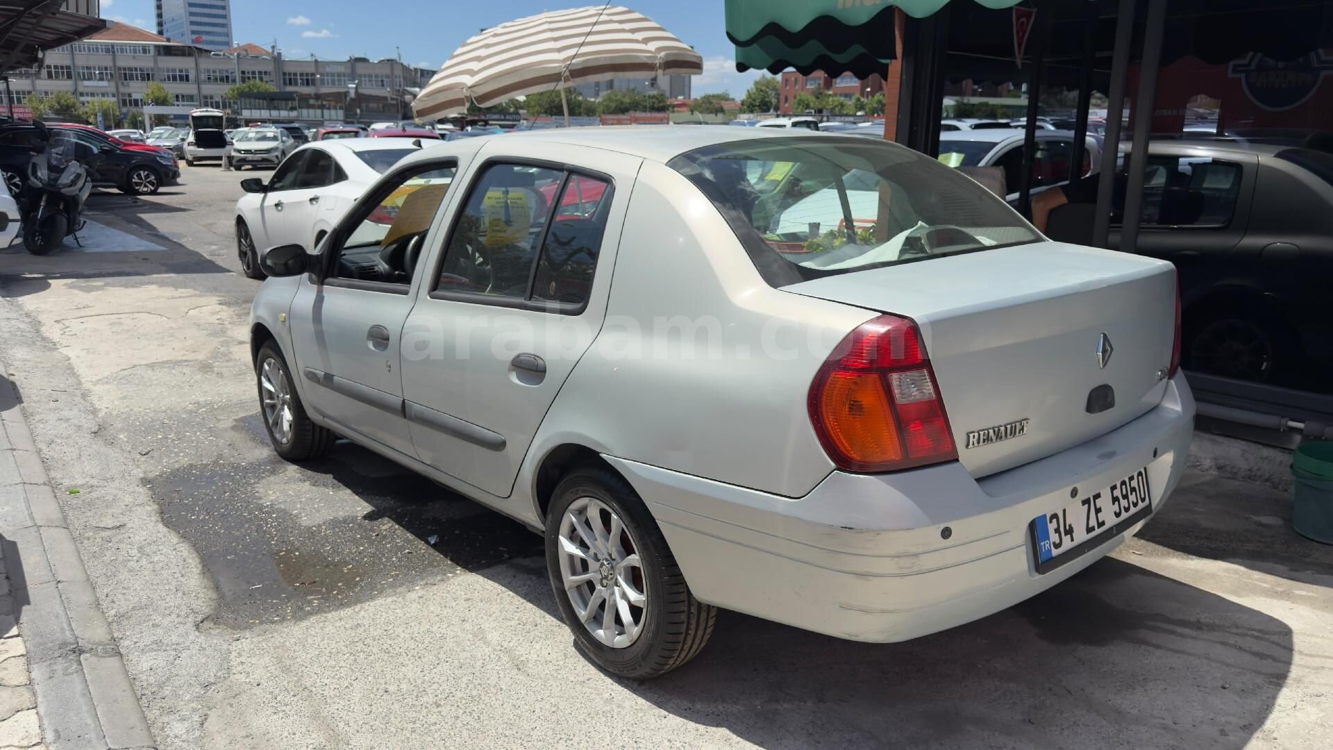 Galeriden Renault Clio 1.4 RNA 2000 Model İstanbul 86.000 km Gri (Gümüş) 3