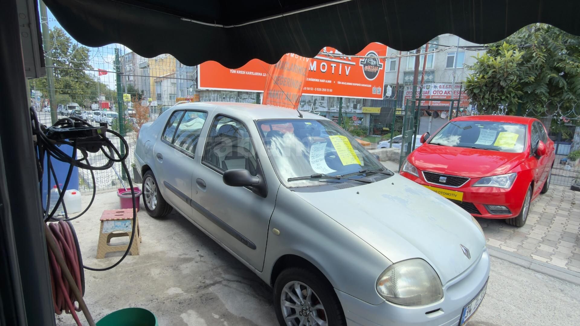 Galeriden Renault Clio 1.4 RNA 2000 Model İstanbul 86.000 km Gri (Gümüş) 6