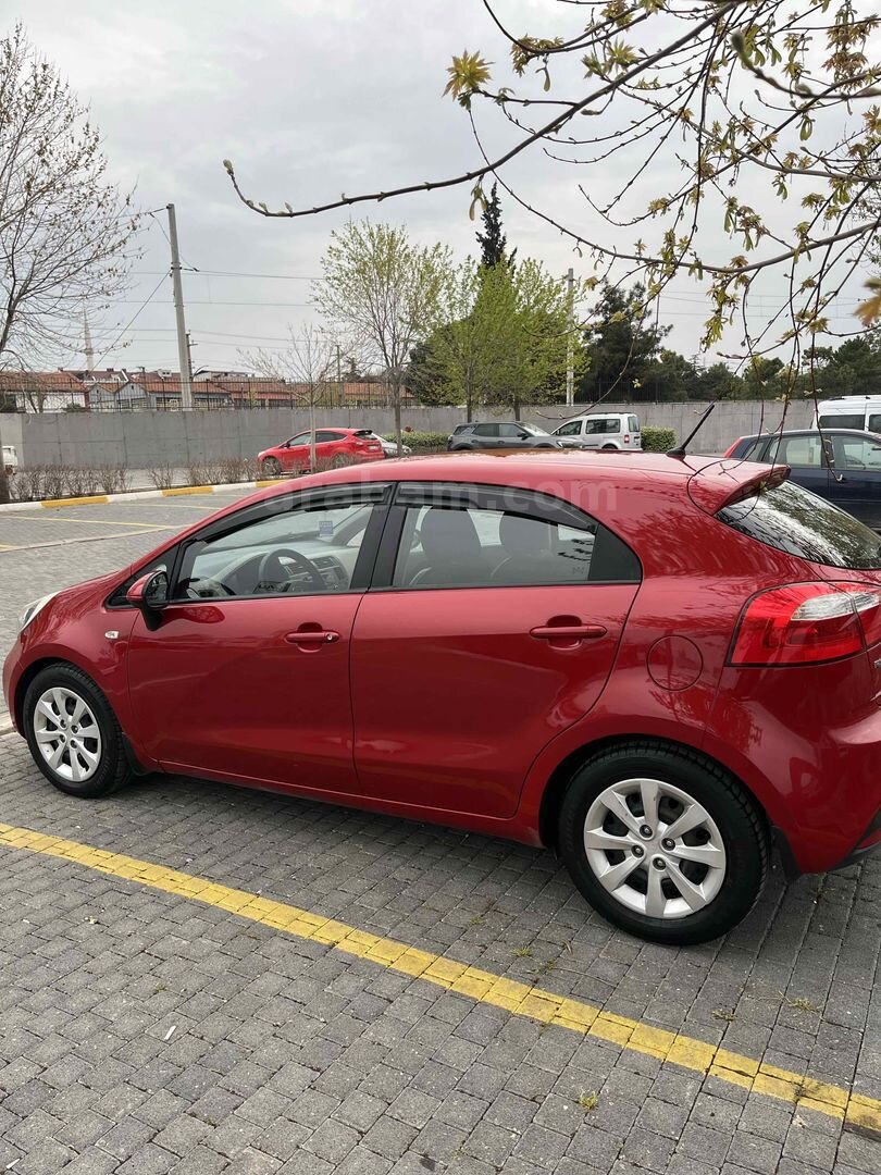 Sahibinden Kia Rio 1.25 CVVT Natty 2012 Model Balıkesir 152.000 km Kırmızı 3