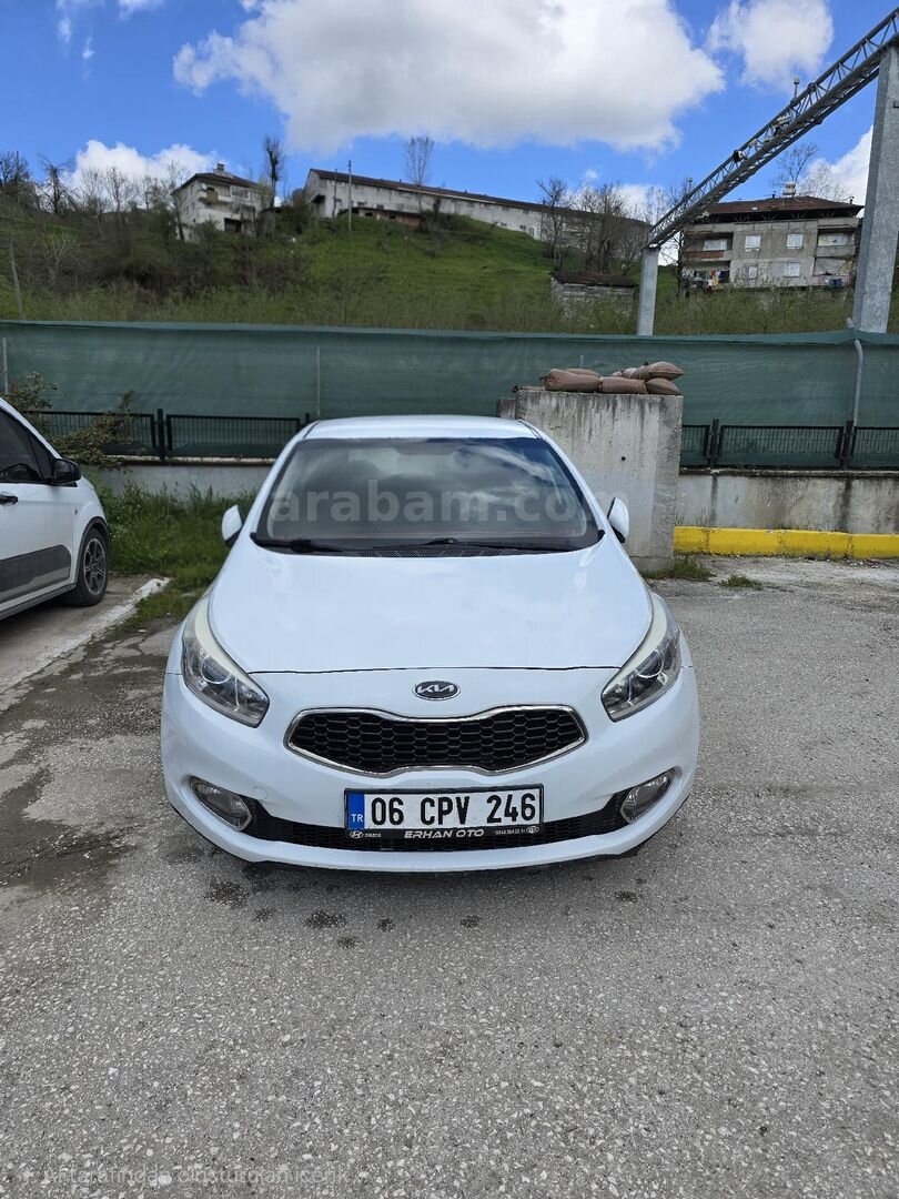 Sahibinden Kia Ceed 1.6 CRDi Concept 2012 Model Düzce 146.000 km Beyaz 5