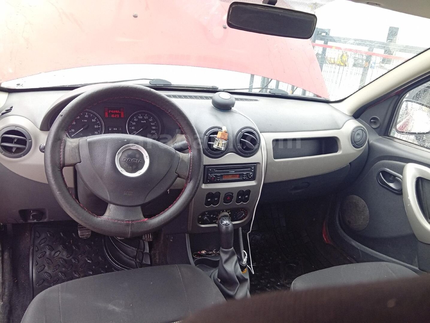 Sahibinden Dacia Sandero 1.4 Ambiance 2010 Model Yozgat 248.000 km Kırmızı 7