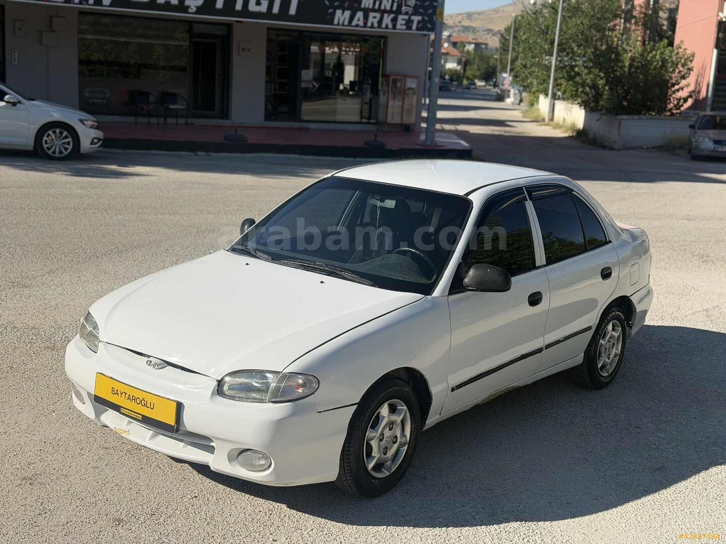 Galeriden Hyundai Accent 1.3 LX 1998 Model Afyonkarahisar 260.000 km Beyaz 1