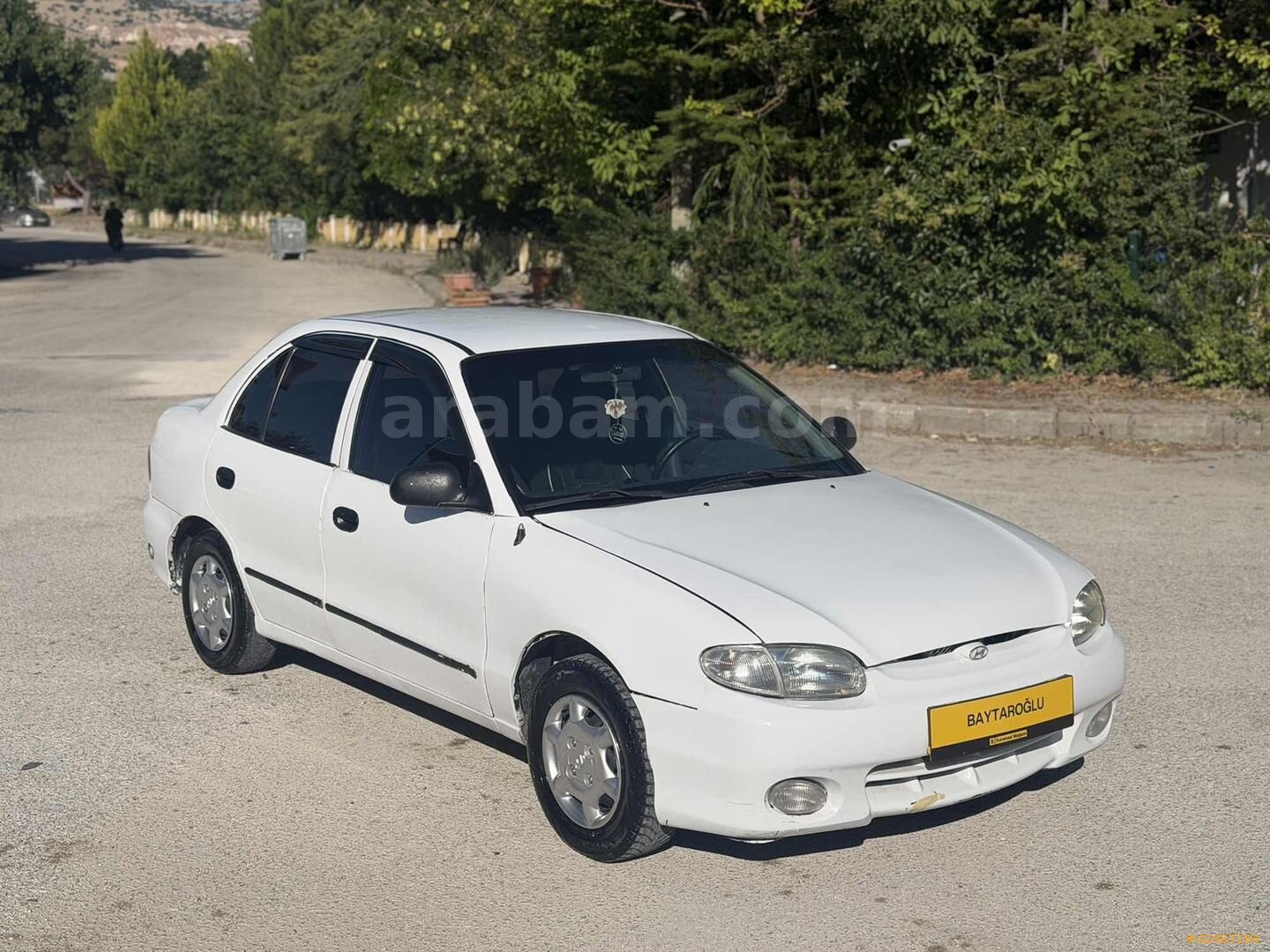 Galeriden Hyundai Accent 1.3 LX 1998 Model Afyonkarahisar 260.000 km Beyaz 3