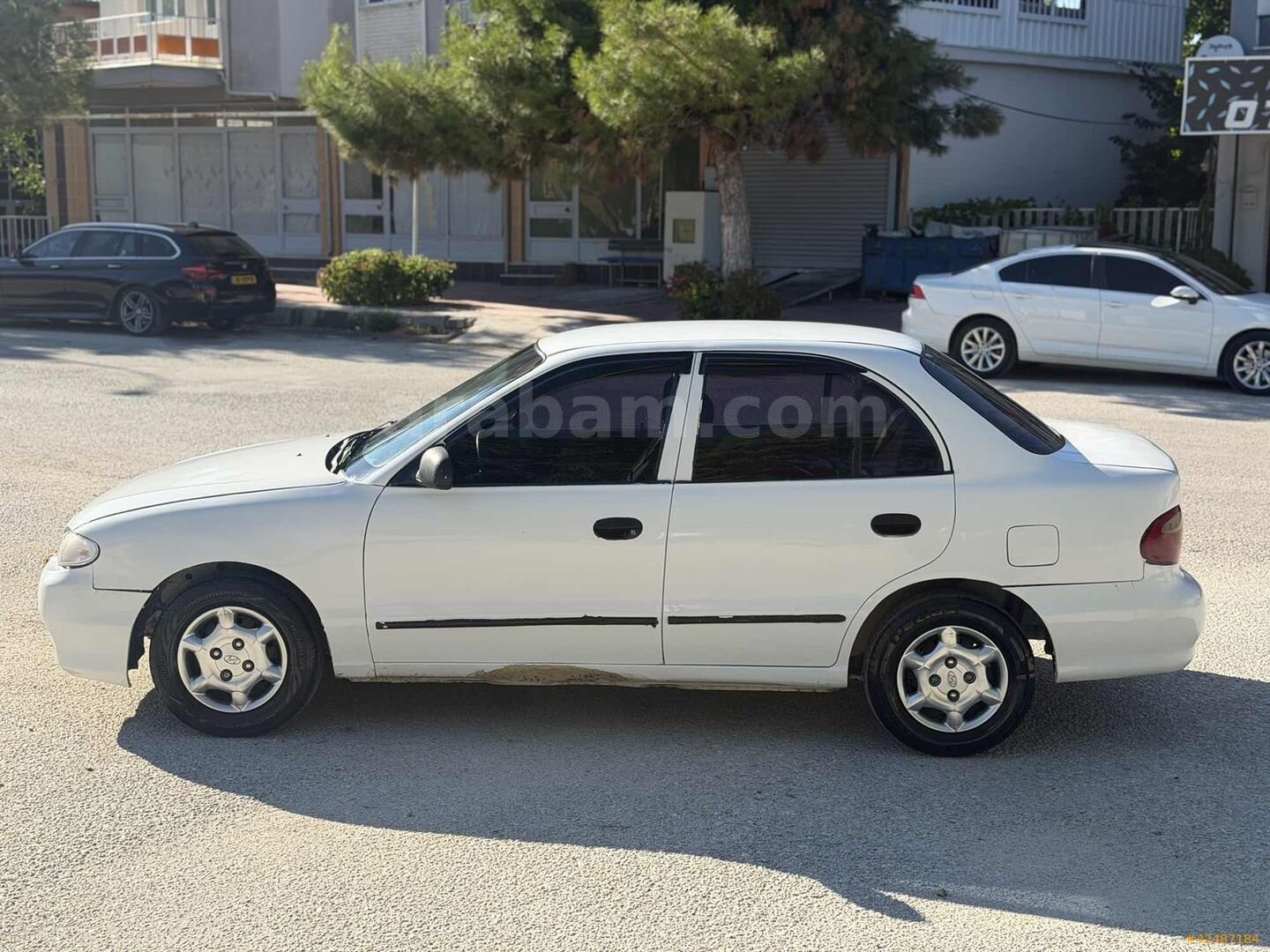 Galeriden Hyundai Accent 1.3 LX 1998 Model Afyonkarahisar 260.000 km Beyaz 5