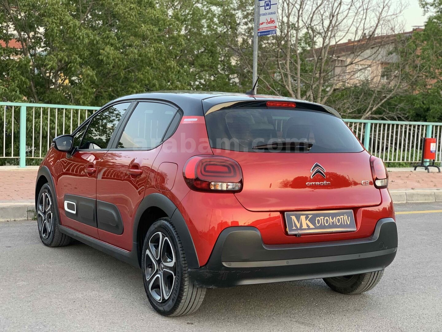 Galeriden Citroen C3 1.2 PureTech Feel Bold 2021 Model Kocaeli 19.000 km Kırmızı 2