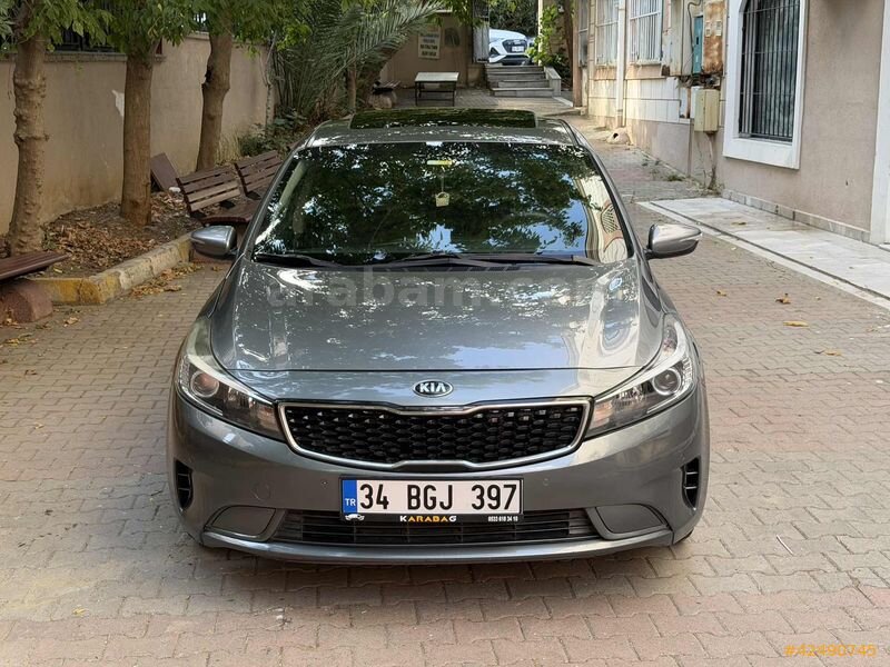 Galeriden Kia Cerato 1.6 CRDi Concept Plus 2017 Model İstanbul 239.000 km Füme