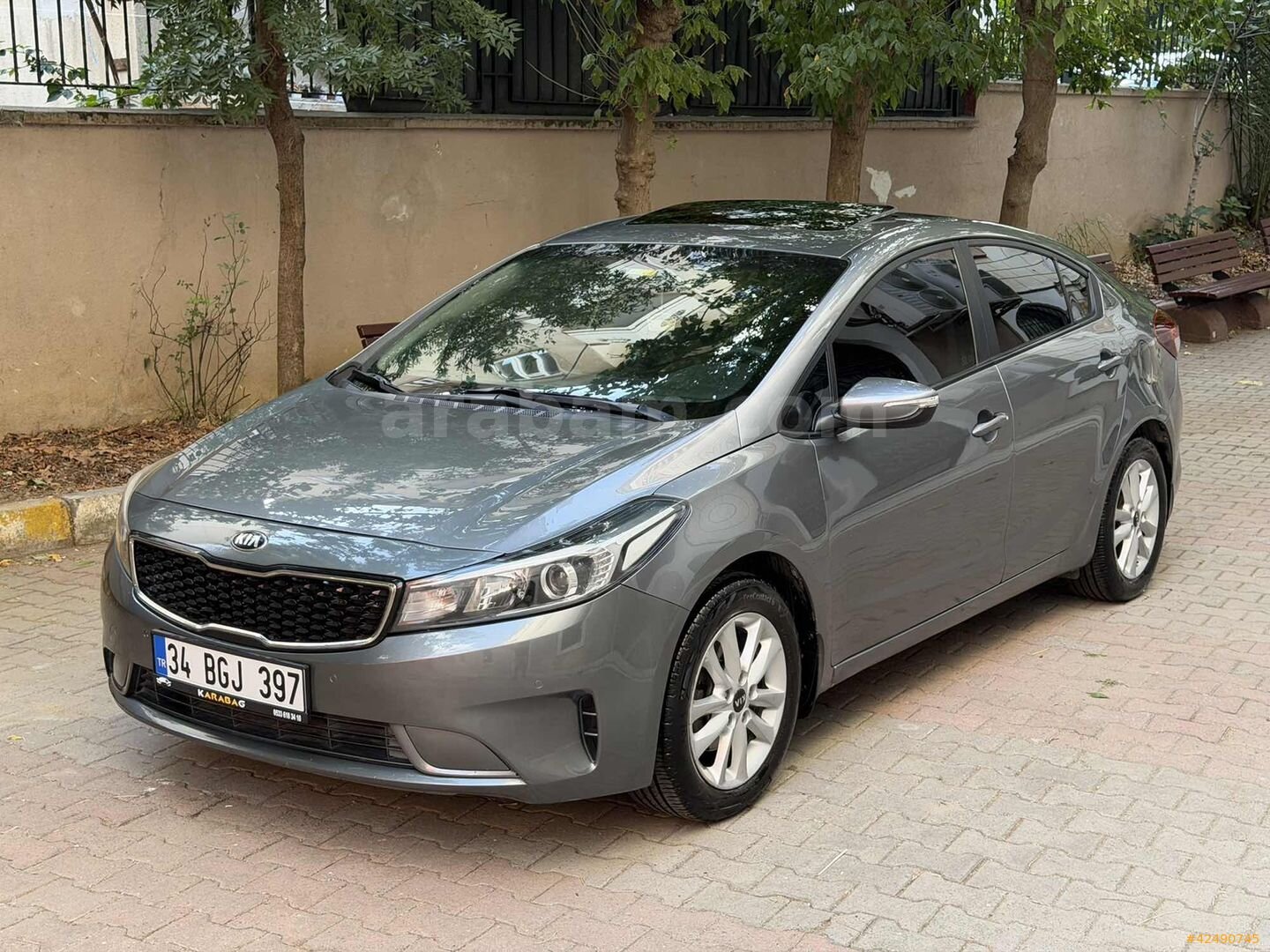 Galeriden Kia Cerato 1.6 CRDi Concept Plus 2017 Model İstanbul 239.000 km Füme 4