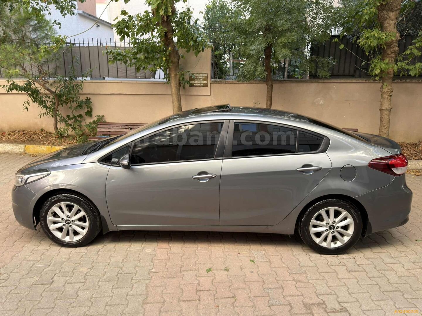 Galeriden Kia Cerato 1.6 CRDi Concept Plus 2017 Model İstanbul 239.000 km Füme 5
