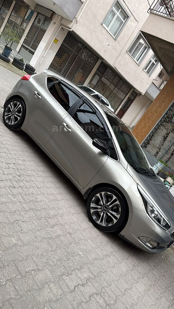 Sahibinden Kia Ceed 1.6 CRDi Premium 2013 Model Kocaeli 138.000 km Şampanya 5