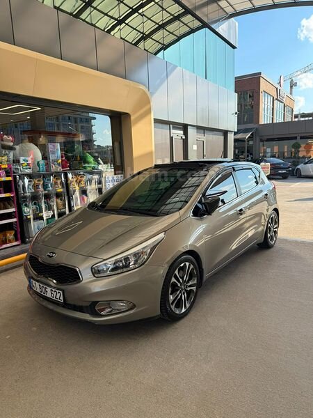 Sahibinden Kia Ceed 1.6 CRDi Premium 2013 Model Kocaeli 138.000 km Şampanya