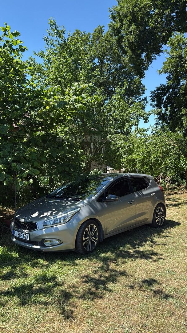 Sahibinden Kia Ceed 1.6 CRDi Premium 2013 Model Kocaeli 138.000 km Şampanya 7