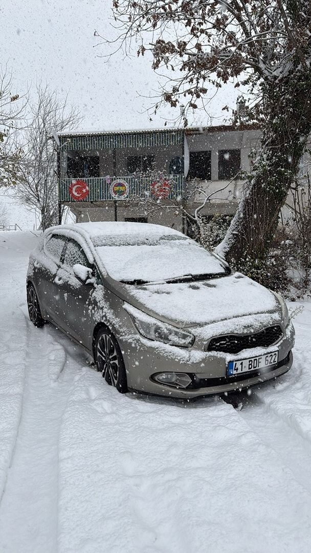 Sahibinden Kia Ceed 1.6 CRDi Premium 2013 Model Kocaeli 138.000 km Şampanya 6