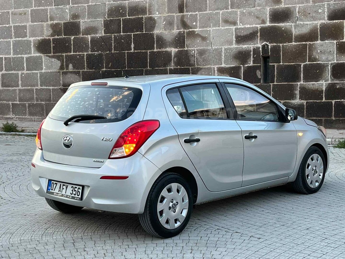 Galeriden Hyundai i20 1.4 CRDi Jump 2012 Model Konya 225.000 km Gri (Gümüş) 5