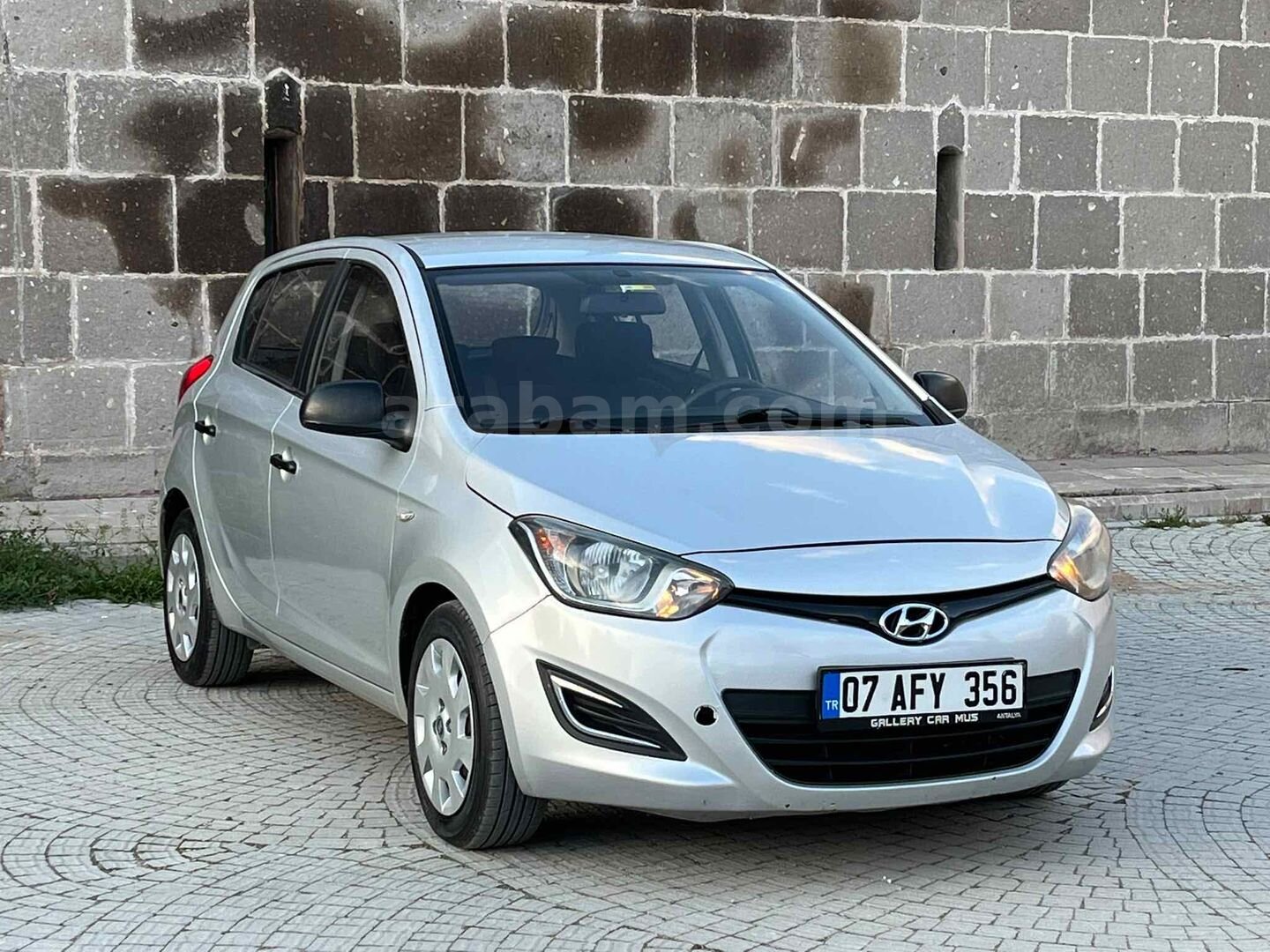 Galeriden Hyundai i20 1.4 CRDi Jump 2012 Model Konya 225.000 km Gri (Gümüş) 6