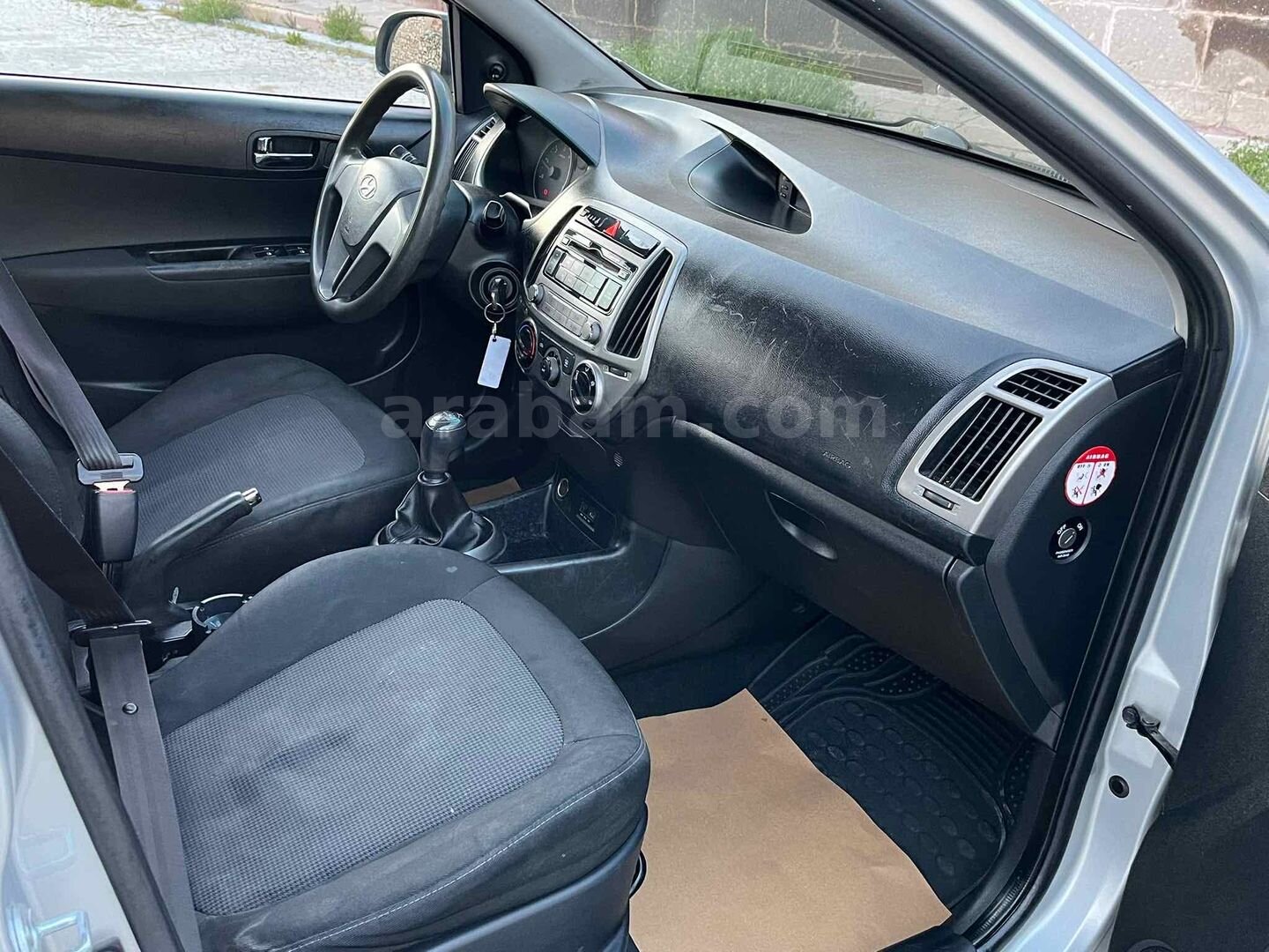 Galeriden Hyundai i20 1.4 CRDi Jump 2012 Model Konya 225.000 km Gri (Gümüş) 7