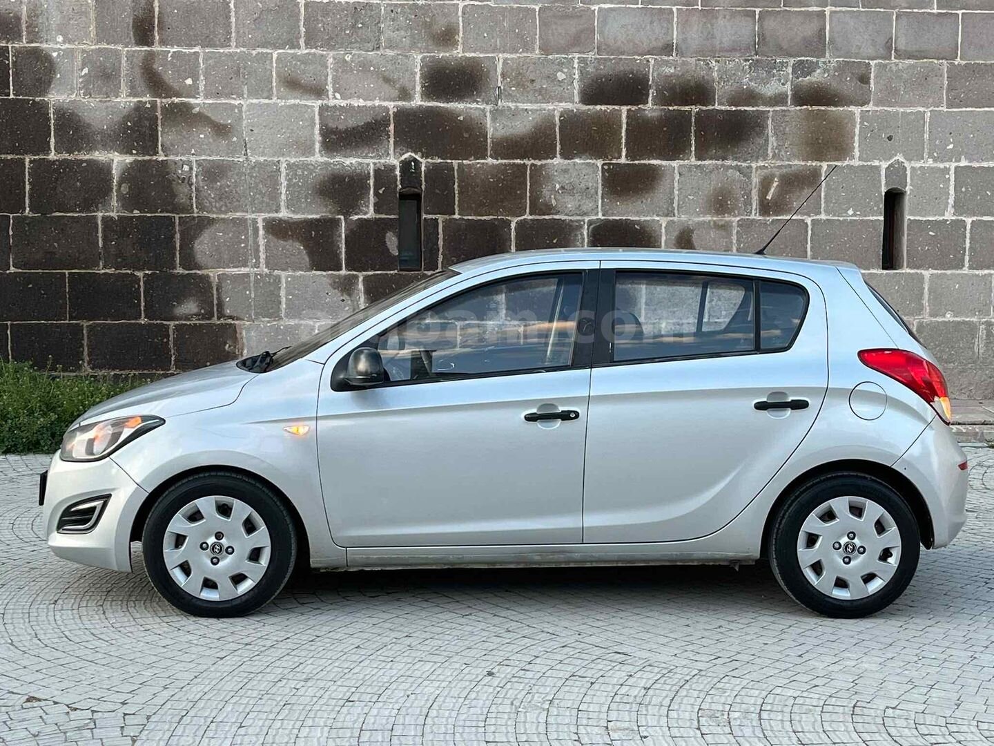 Galeriden Hyundai i20 1.4 CRDi Jump 2012 Model Konya 225.000 km Gri (Gümüş) 4