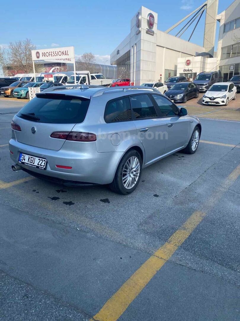 Sahibinden Alfa Romeo 159 1.9 JTD Distinctive 2007 Model İstanbul 283.000 km Gri 4
