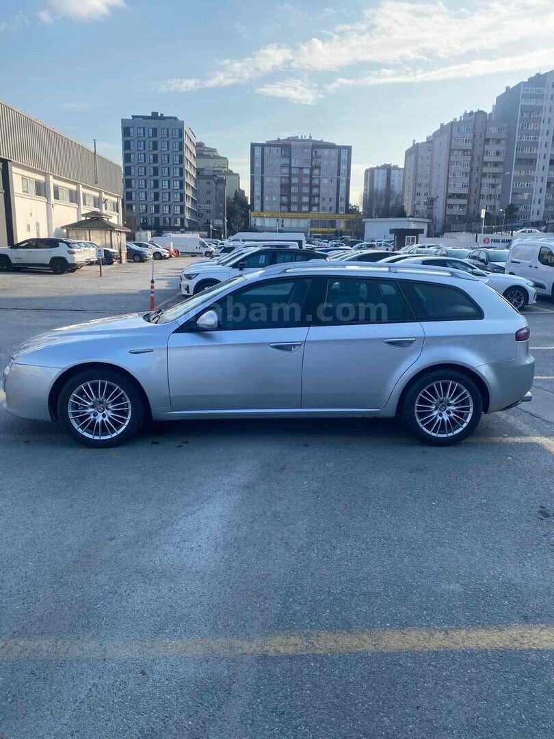 Sahibinden Alfa Romeo 159 1.9 JTD Distinctive 2007 Model İstanbul 283.000 km Gri 7