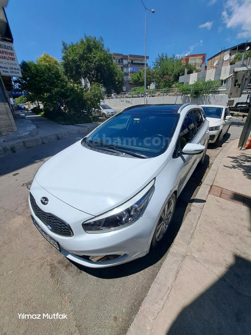 Sahibinden Kia Ceed 1.6 CRDi Concept Plus SW 2013 Model İzmir 170.000 km Beyaz 1