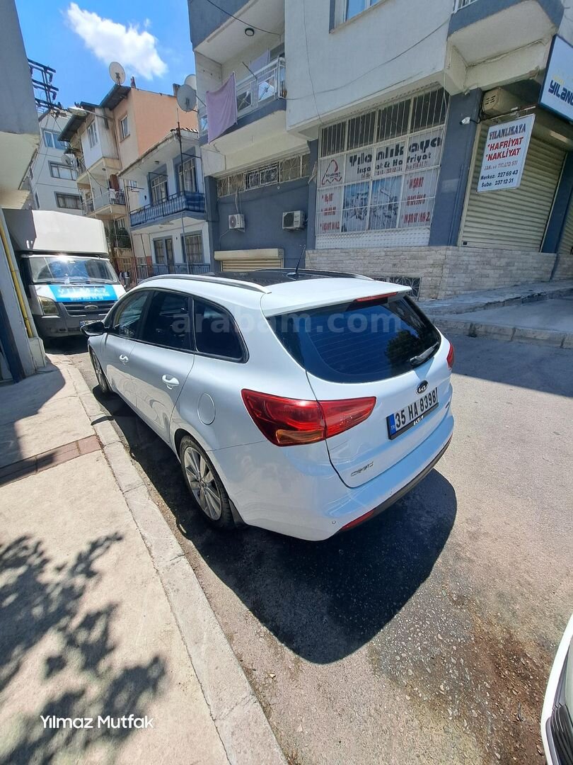 Sahibinden Kia Ceed 1.6 CRDi Concept Plus SW 2013 Model İzmir 170.000 km Beyaz 4