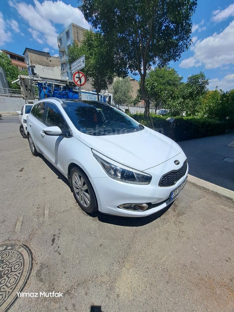 Sahibinden Kia Ceed 1.6 CRDi Concept Plus SW 2013 Model İzmir 170.000 km Beyaz 2