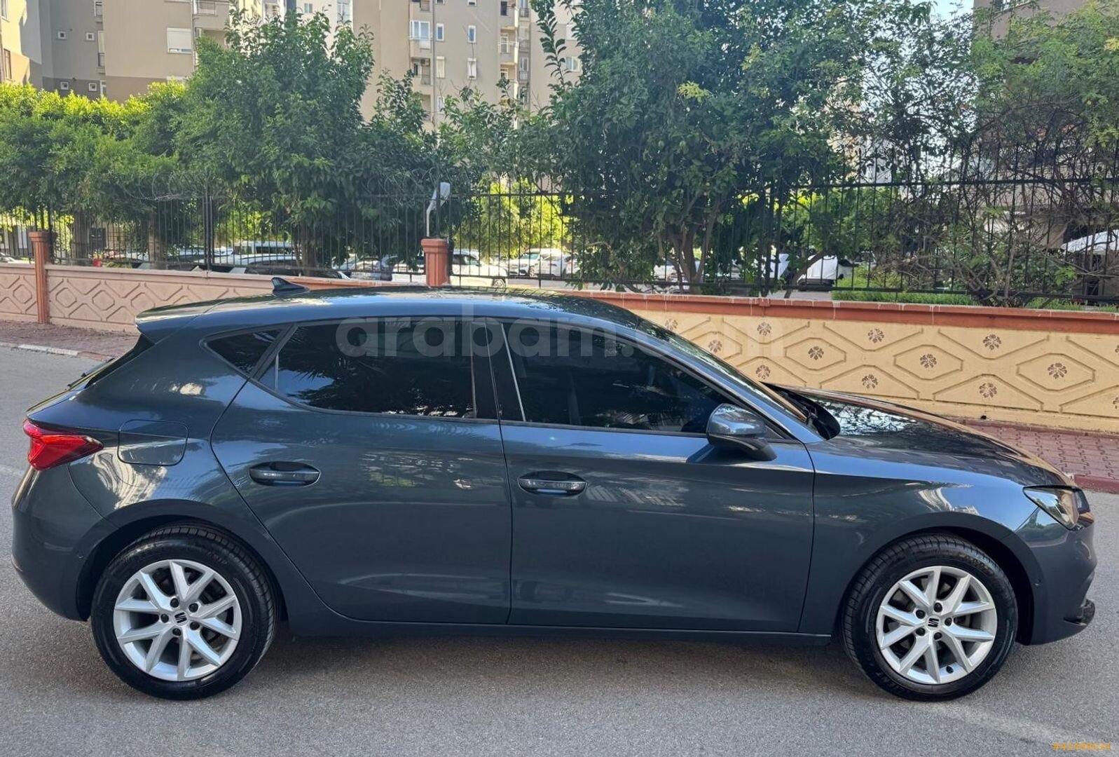 Galeriden Seat Leon 1.0 eTSI Style 2022 Model Antalya 99.800 km Lacivert 5