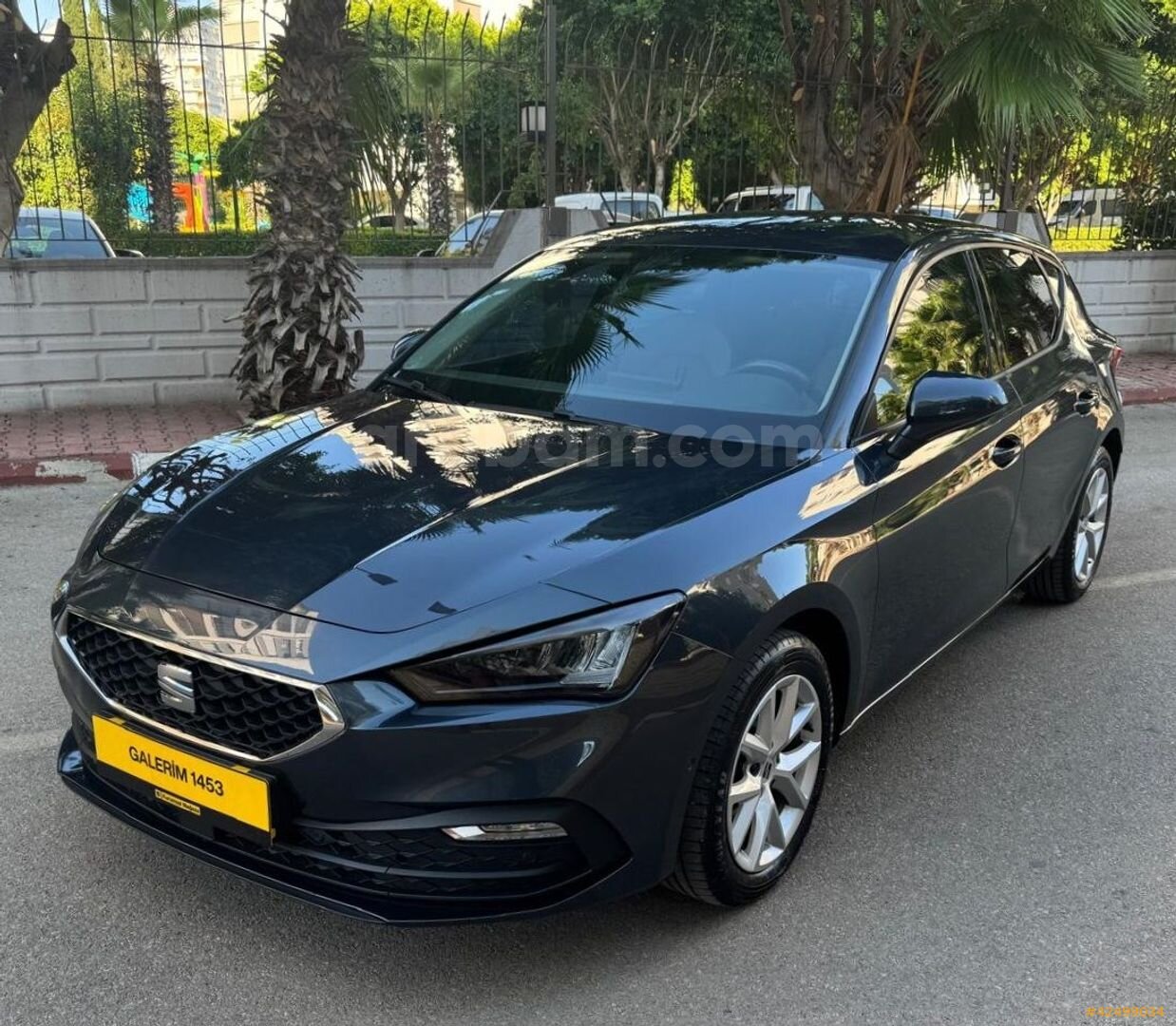 Galeriden Seat Leon 1.0 eTSI Style 2022 Model Antalya 99.800 km Lacivert 1