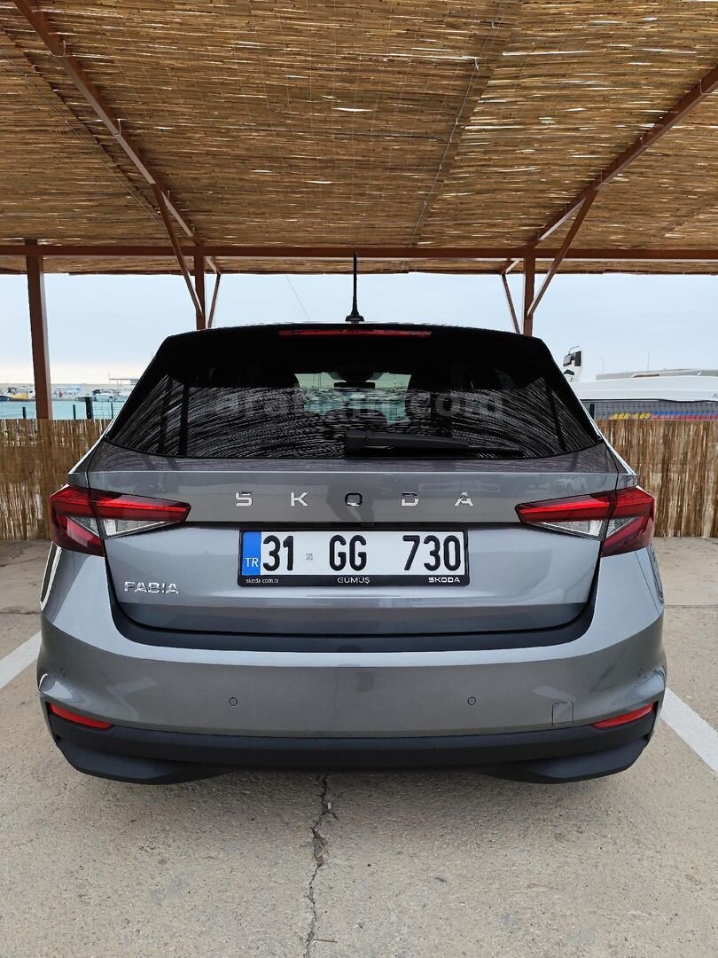 Sahibinden Skoda Fabia 1.0 TSI Premium 2025 Model Hatay 21.000 km Füme 6