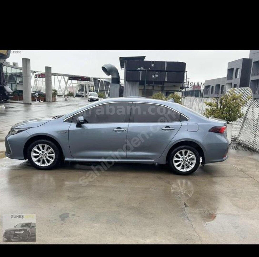 Galeriden Toyota Corolla 1.8 Hybrid Dream 2020 Model İstanbul 175.000 km Mavi 4
